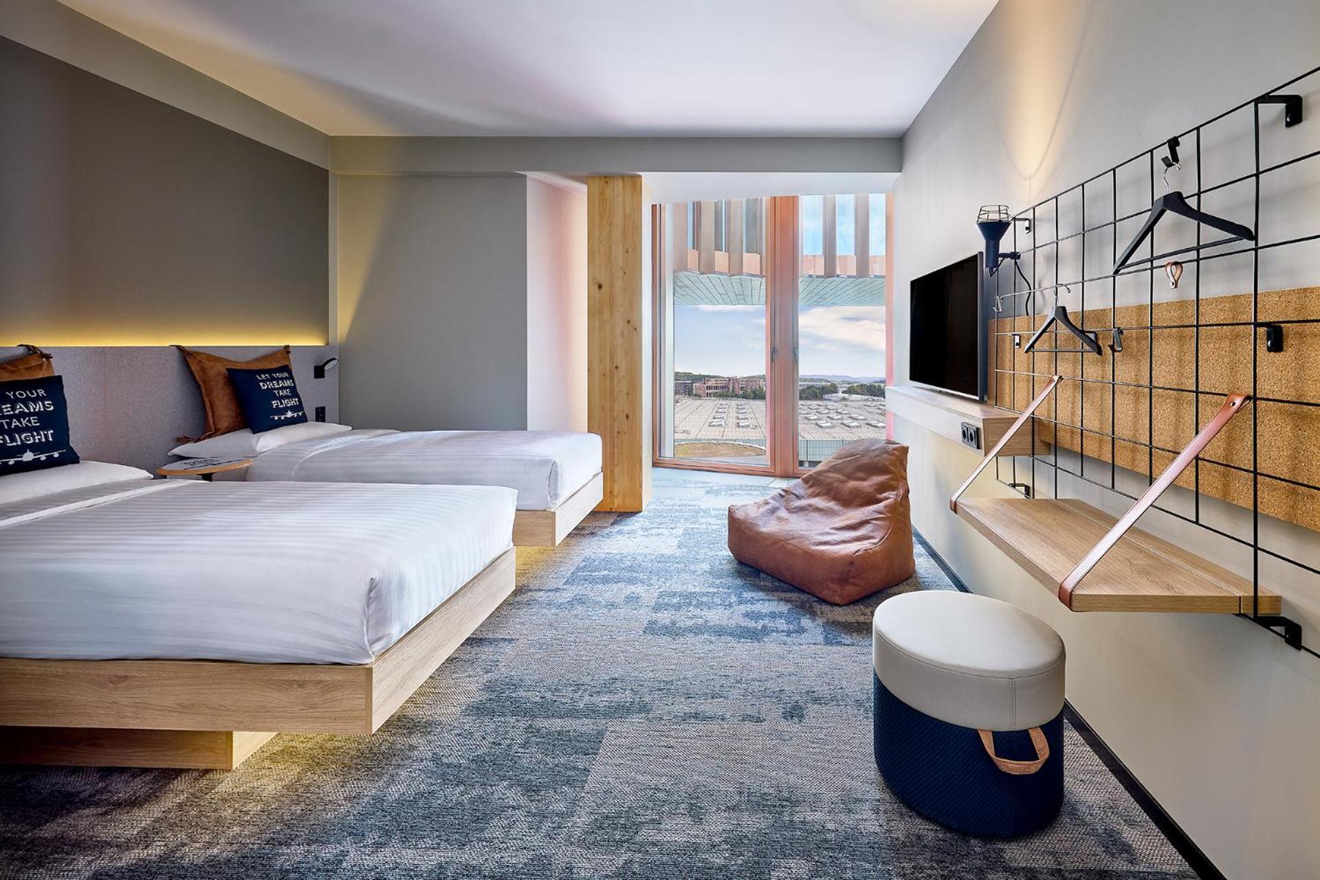 Moxy Luxembourg Airport Hotel Niederanven Exterior foto