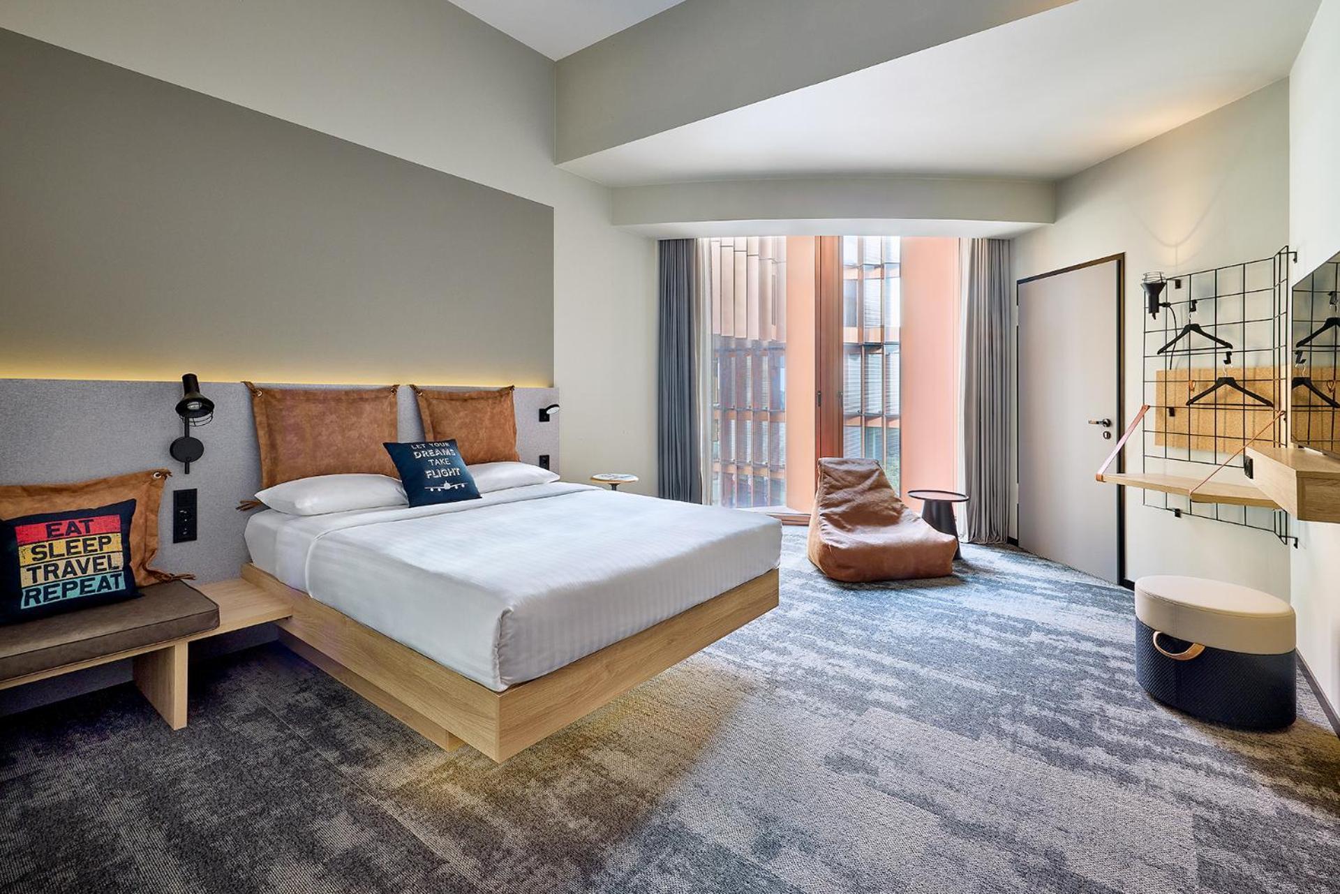Moxy Luxembourg Airport Hotel Niederanven Exterior foto