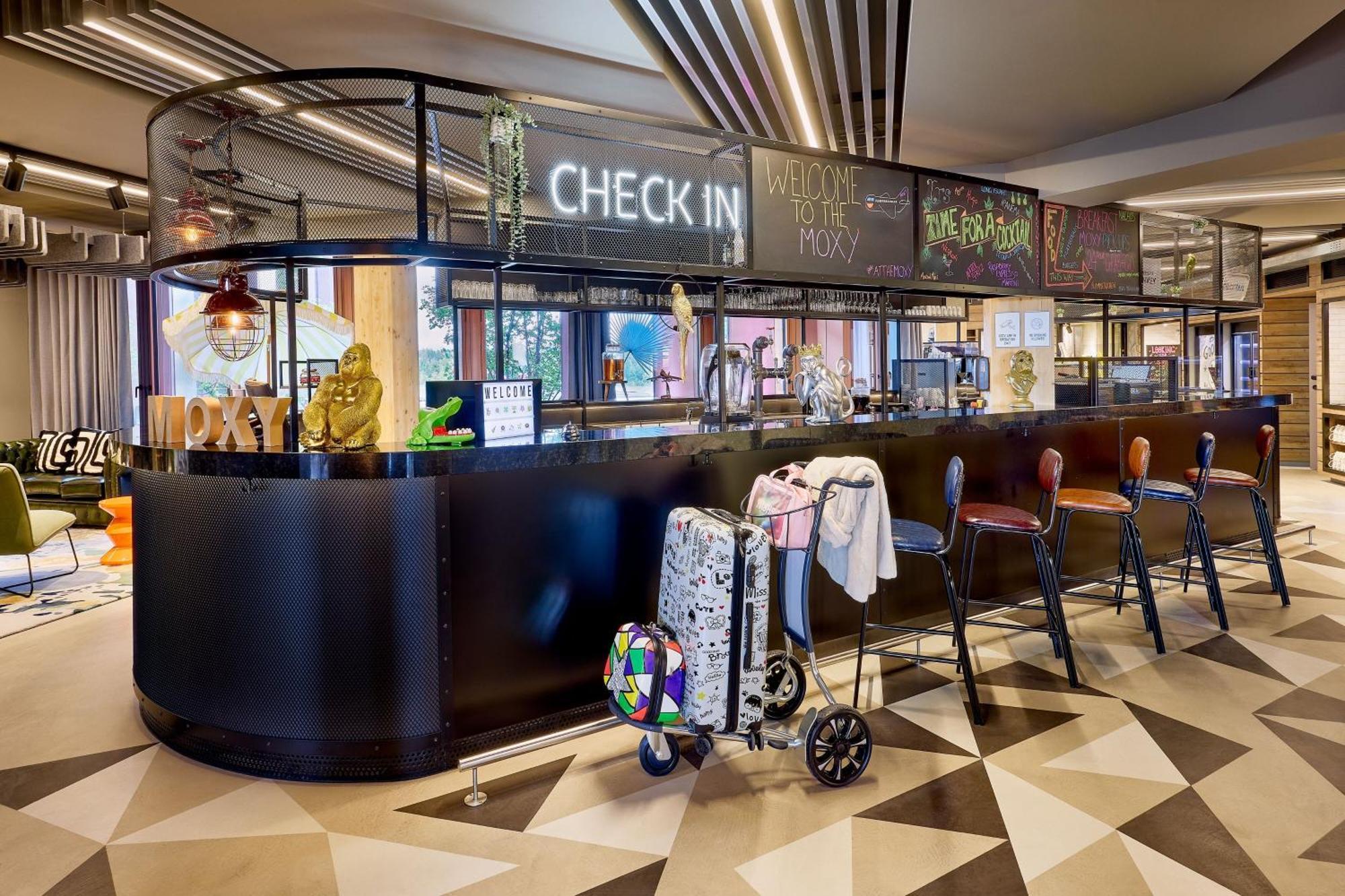 Moxy Luxembourg Airport Hotel Niederanven Exterior foto